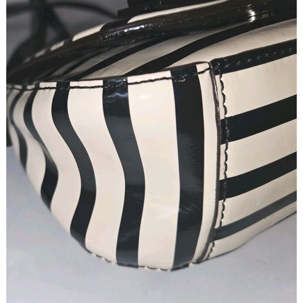Kate Spade Chelsea Park Black Cream Striped Patent Leather Mini Crossbody 7x5x3 - Picture 8 of 13